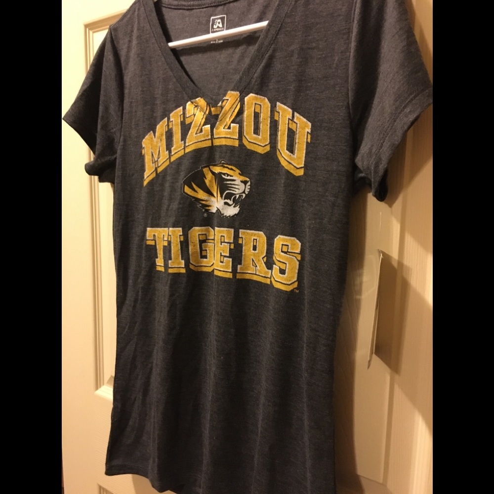 Woman’s L Graphic Tee